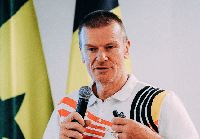 Een woordje van Chef de Mission Gert Van Looy aan de atleten van de YOG Dakar 2026